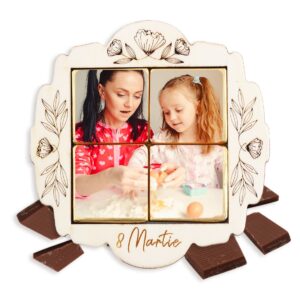 Ramă „8 Martie” cu 4 ciocolățele și o fotografie tip puzzle - personalizabilă